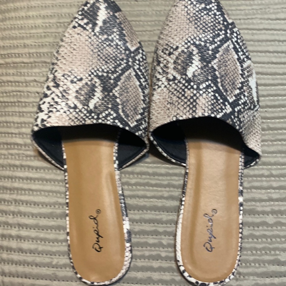 Qupid mules size 10